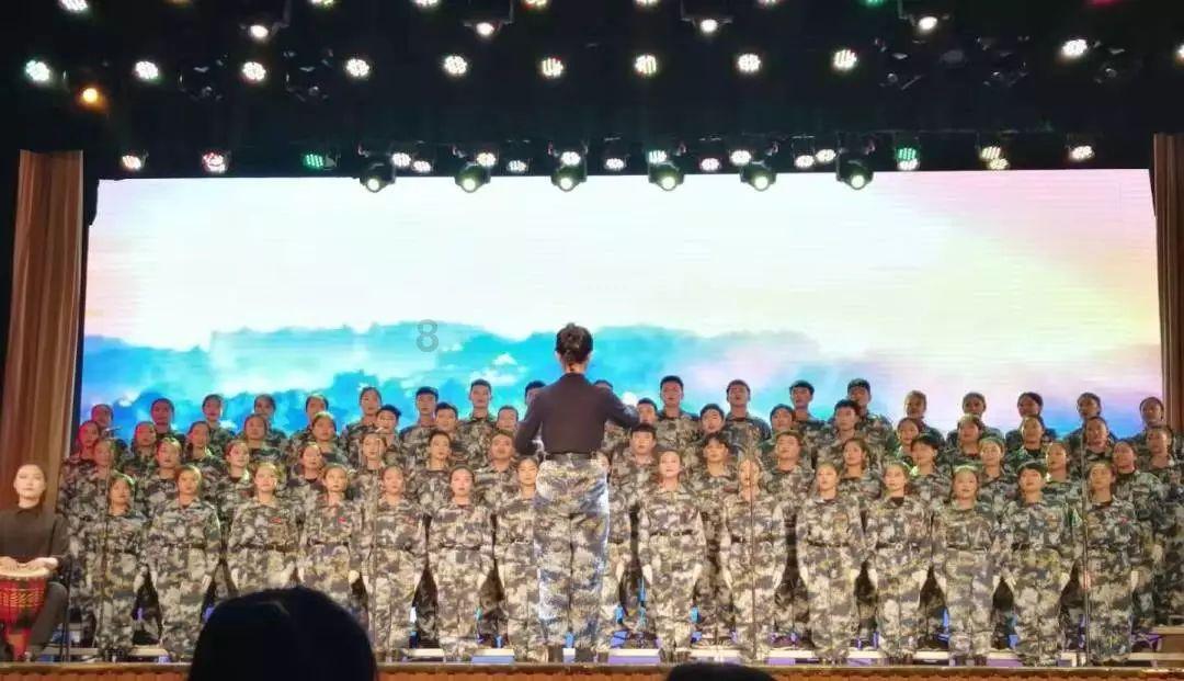 99年小伙因车祸撞人欠债9万，不到2年换5份工作，从洗碗工干到大厨
